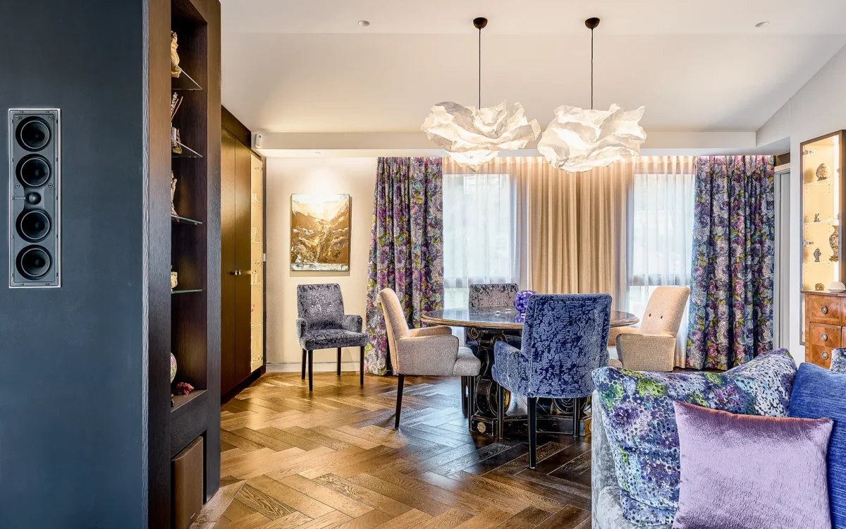 Pièce à vivre de l'appartement haut de gamme à Besançon à vendre - Arrière-Cour, agence immobilière spécialisée dans le Doubs