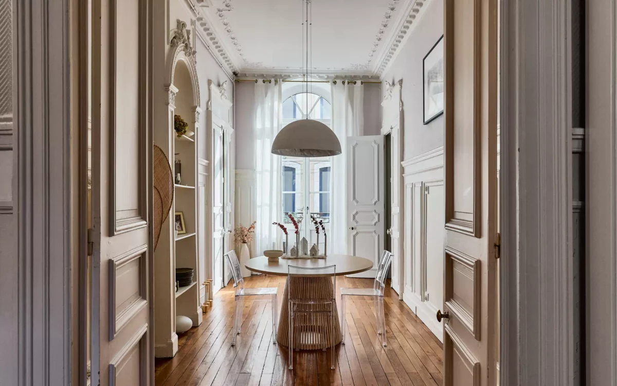 Salle à manger de l'appartement haussmannien à Vesoul - Arrière-Cour, agence immobilière spécialisée à Vesoul