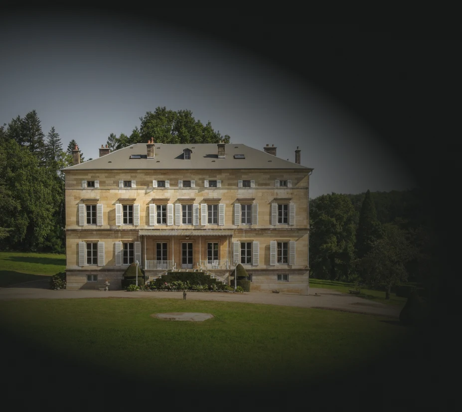Château de caractère entouré d’un parc arboré
