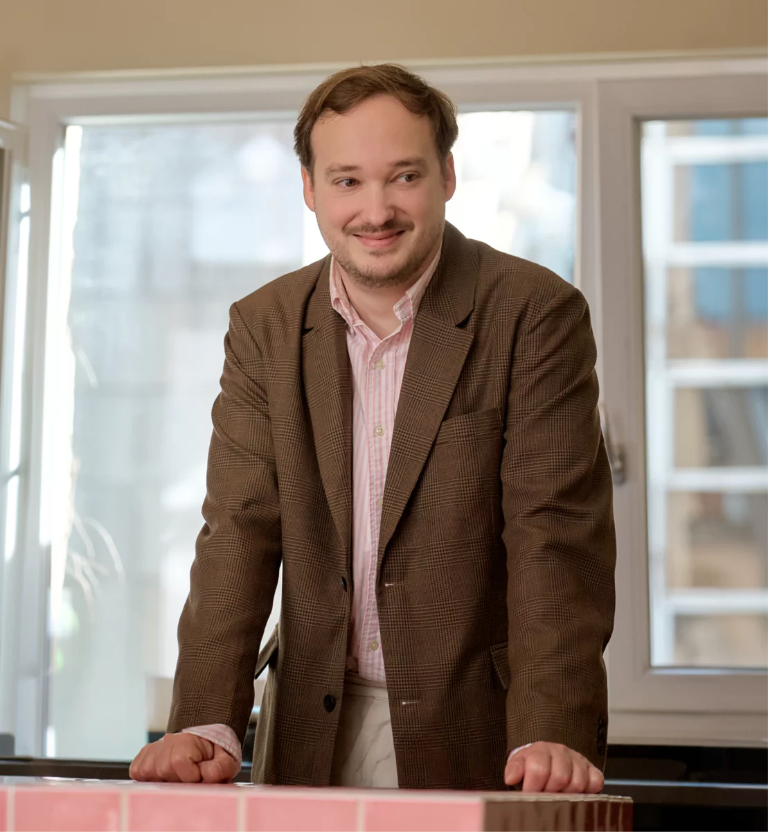 Alexis, conseiller immobilier Arrière-Cour, accompagne chaque projet avec exigence, transparence et une passion pour l'architecture.