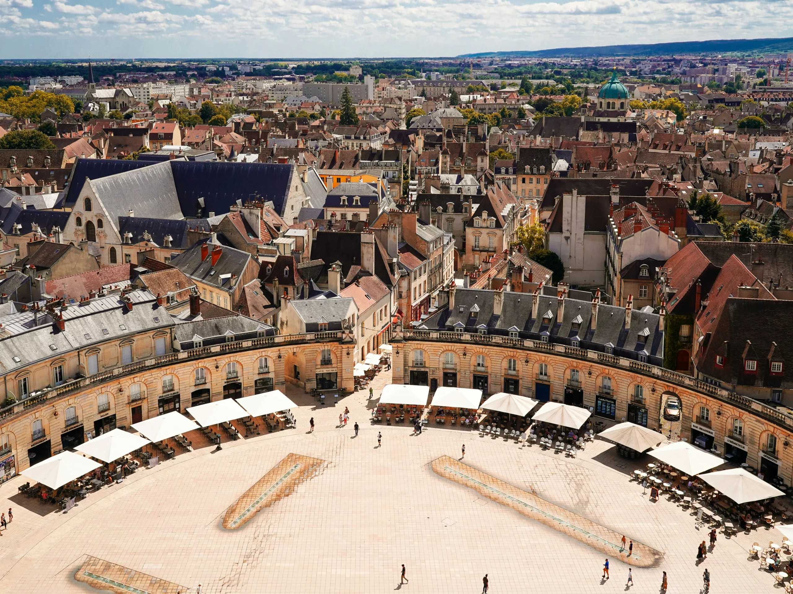 Vue sur les toits du centre historique de Dijon en Côte-d’Or