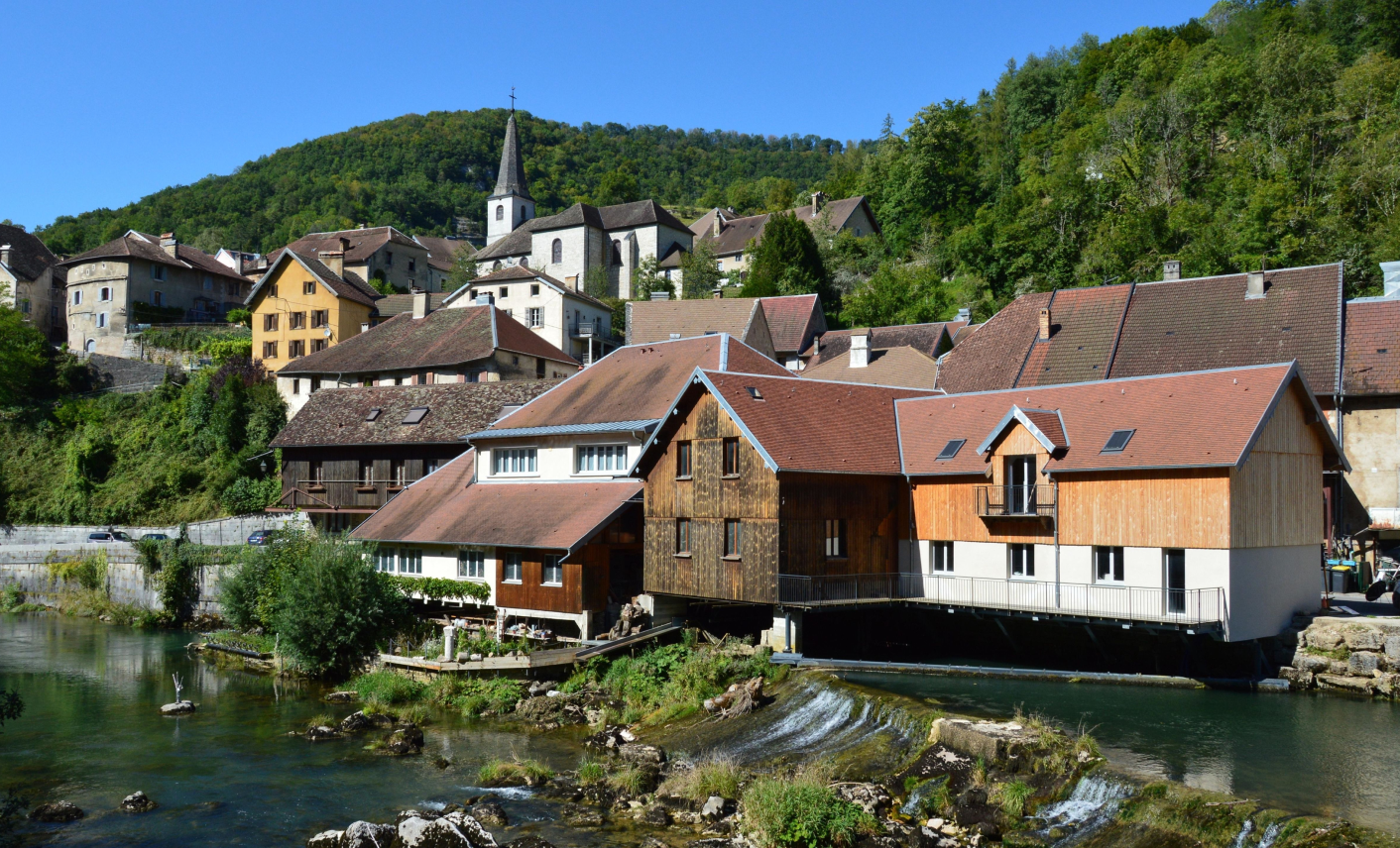 Village de caractère au bord de l’eau dans le Doubs