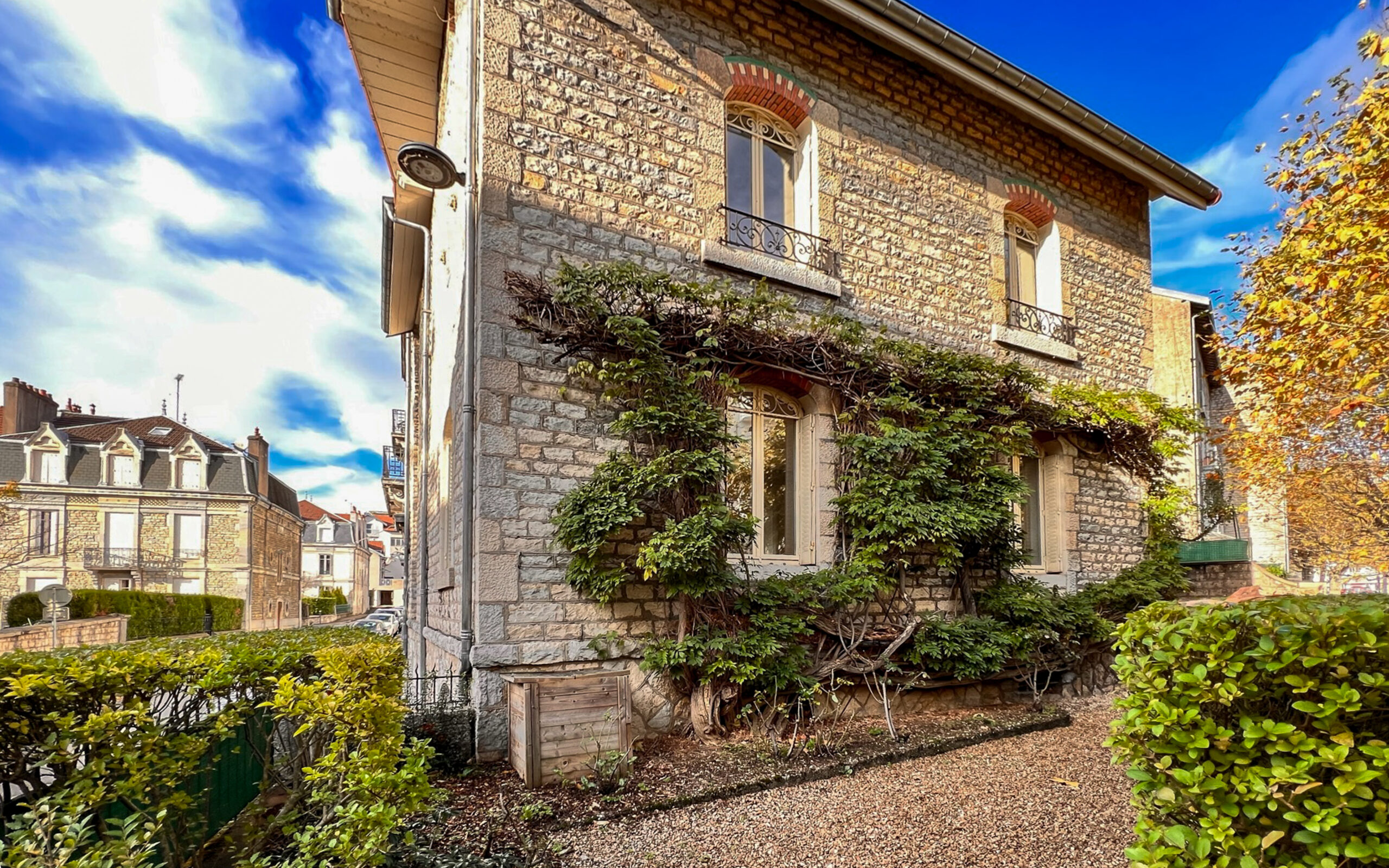 Hôtel particulier en pierre avec jardin à Besançon