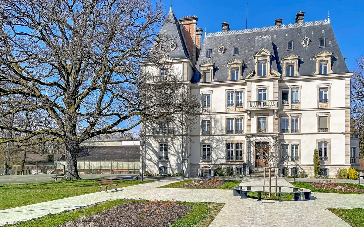 Façade de l'appartement de prestige au château à vendre - Arrière-Cour, agence immobilière spécialisée dans le Territoire de Belfort