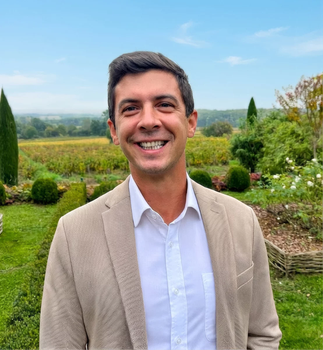 Johann Bardey, conseiller Arrière-Cour entre Léman et Alpes, vous accompagne avec expertise dans chaque projet immobilier.