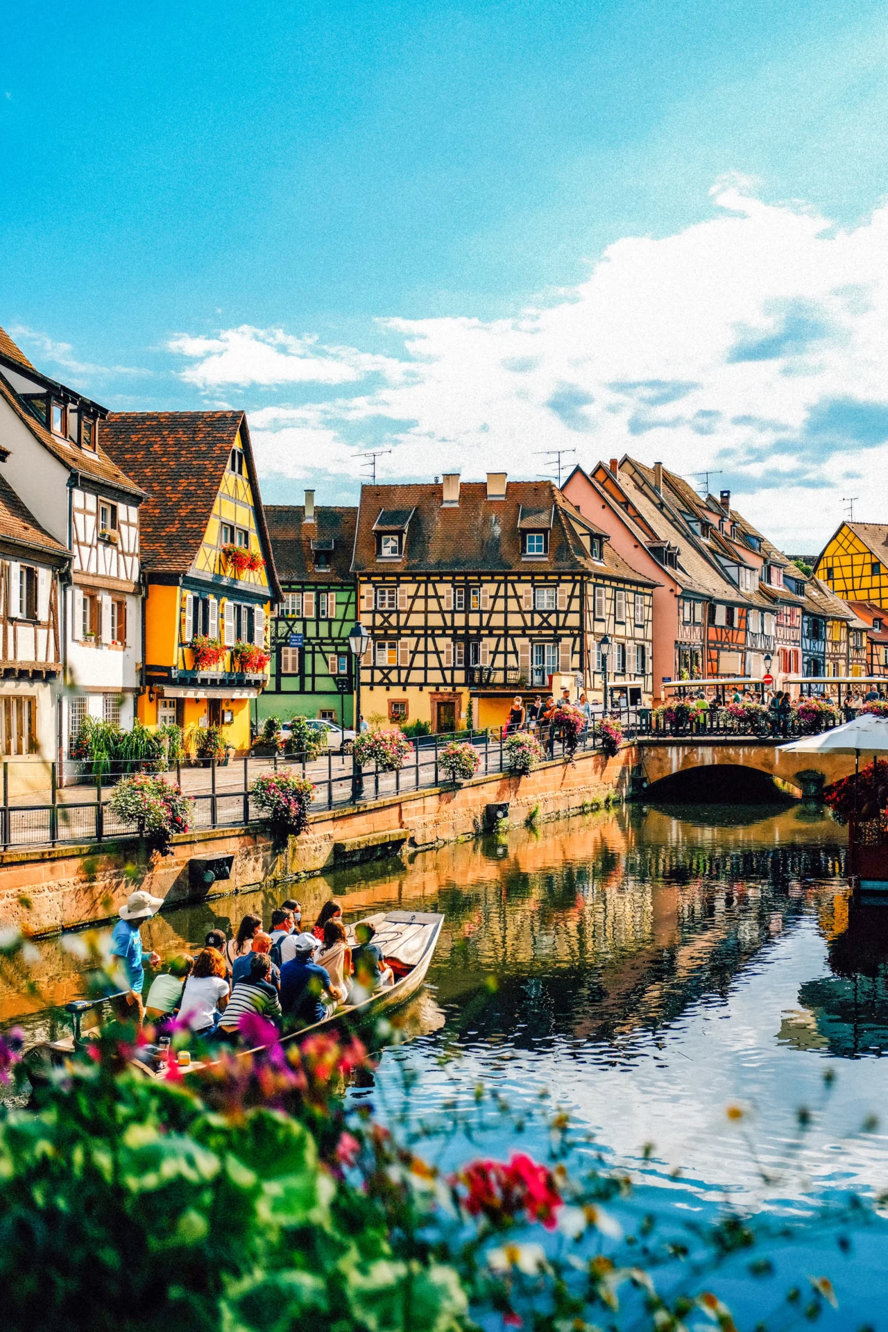 Maisons à colombages colorées le long de la Lauch dans le quartier de la Petite Venise à Colmar, en Alsace.