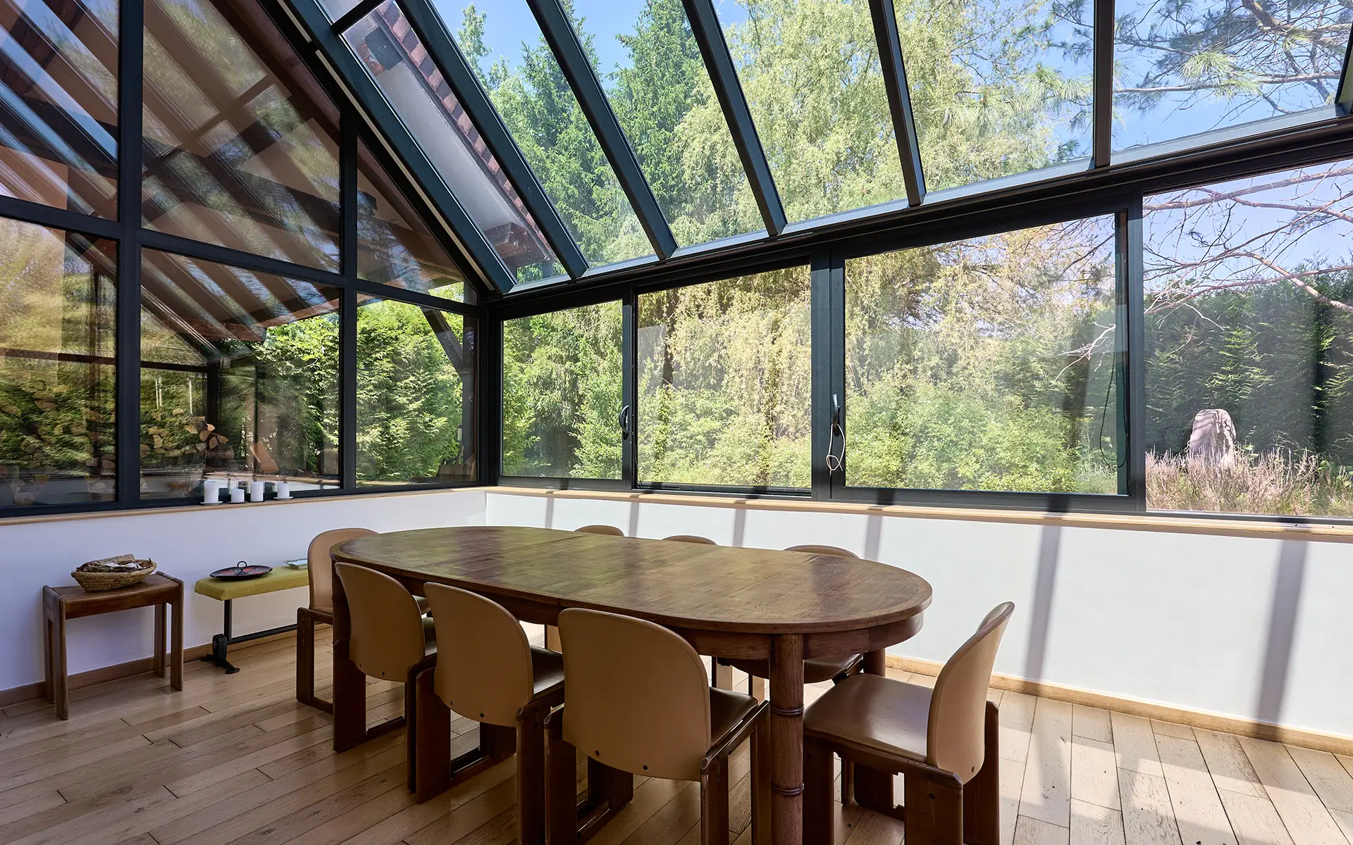 Salle à manger de l'ancienne ferme rénovée proche d’Arbois à vendre - Arrière-Cour, agence immobilière spécialisée dans le Jura