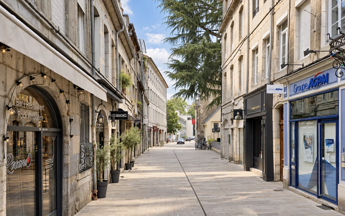 Rue Bersot dans l'immeuble de rapport au cœur de Besançon à vendre - Arrière-Cour, agence immobilière spécialisée dans le Doubs